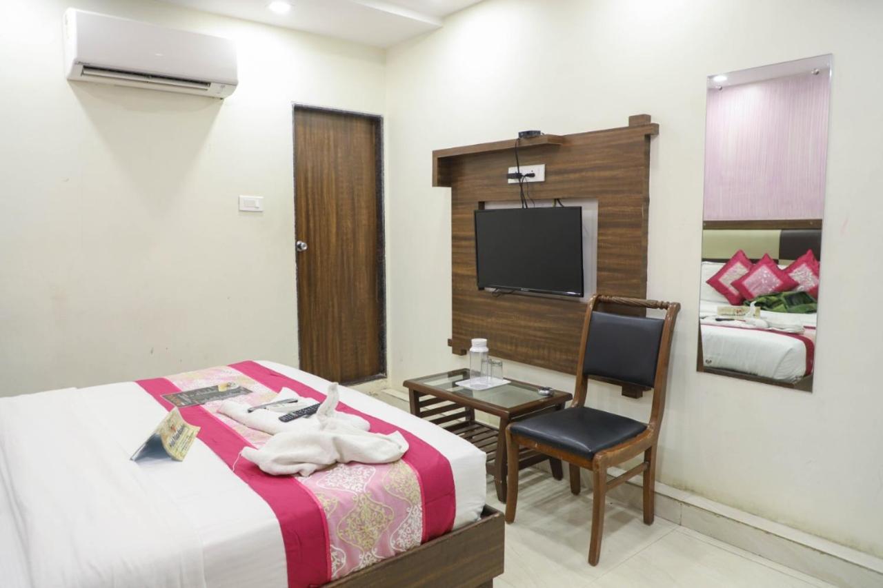 Hotel Plaza Executive - Near Bkc Bombay Eksteriør billede