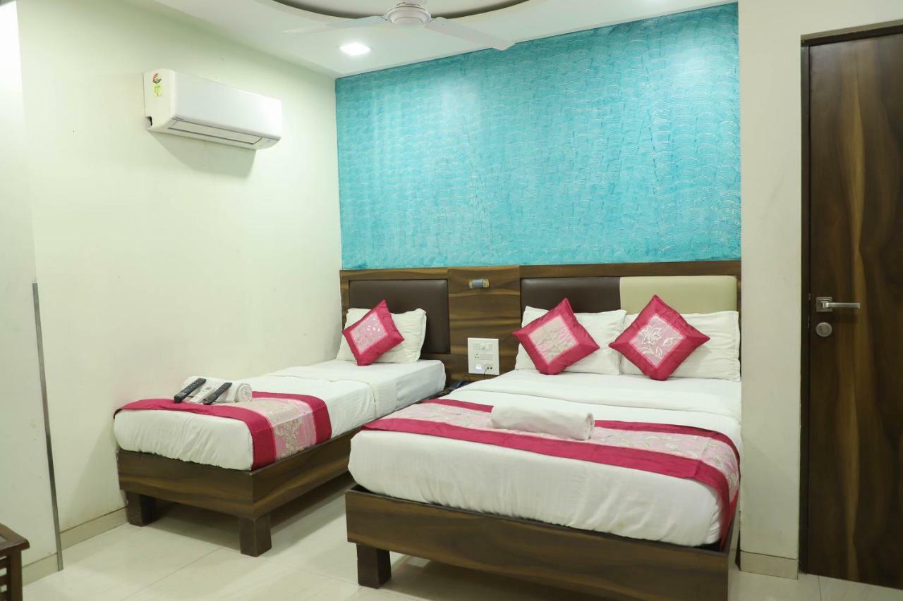 Hotel Plaza Executive - Near Bkc Bombay Eksteriør billede